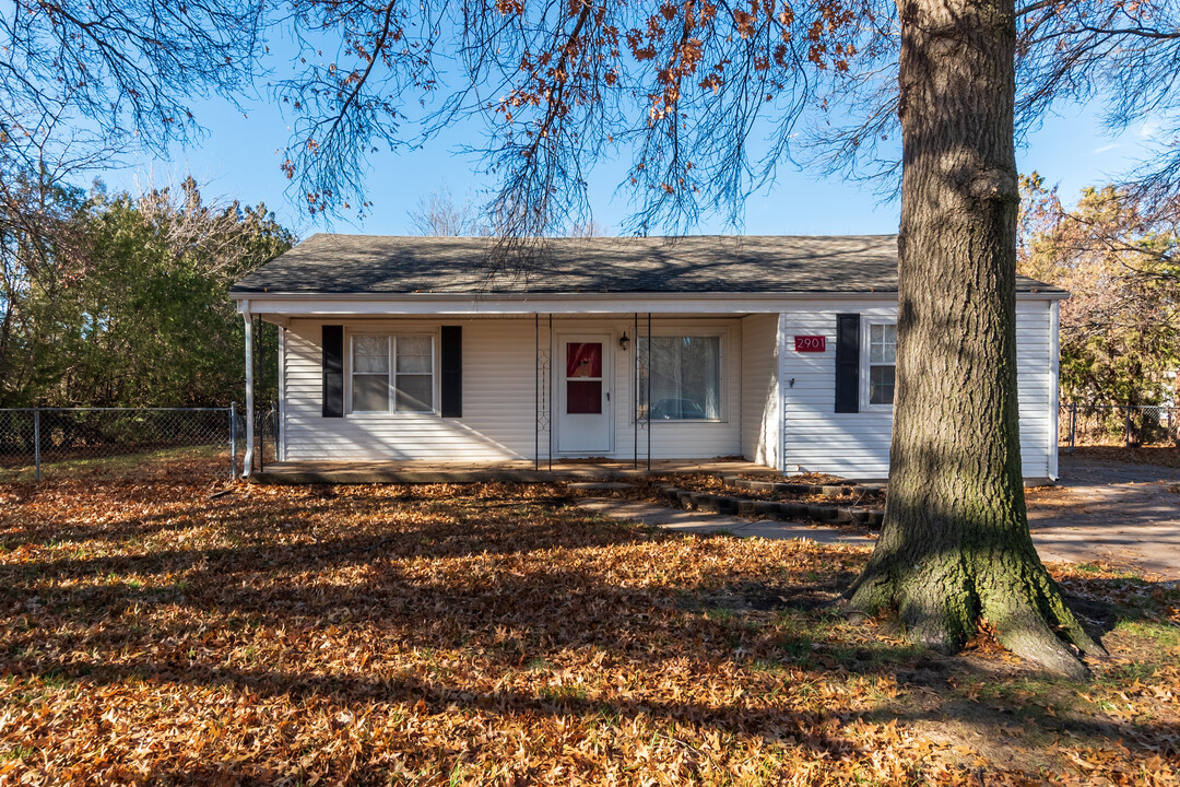 2901 N Clarence Ave in Wichita, KS - Building Photo