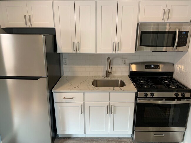 1007 E Cliveden St, Unit 3 in Philadelphia, PA - Building Photo - Building Photo
