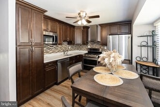 912 Aston Martin Dr in Lindenwold, NJ - Building Photo - Building Photo