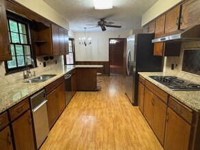 704 Camellia Dr in Lagrange, GA - Building Photo - Building Photo