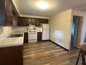 64 E 5th St in Oswego, NY - Foto de edificio - Building Photo