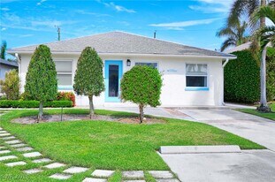 827 100th Ave N in Naples, FL - Building Photo