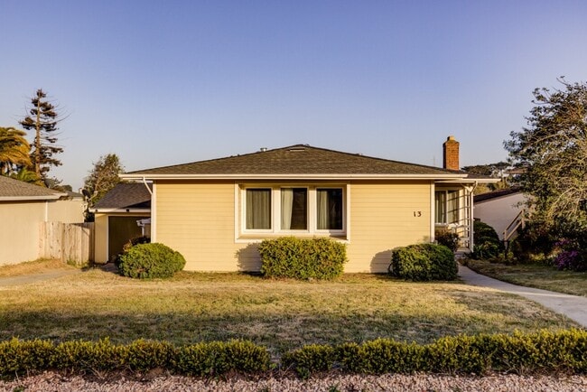 13 Hermosa Ln in South San Francisco, CA - Building Photo - Building Photo