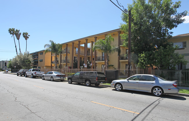 8315 Willis Ave in Panorama City, CA - Building Photo - Building Photo