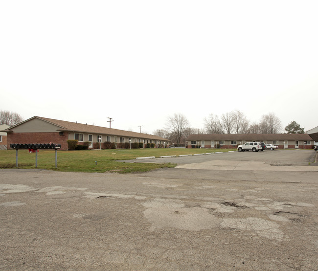 Parkwood Meadows in Clinton Township, MI - Building Photo - Building Photo