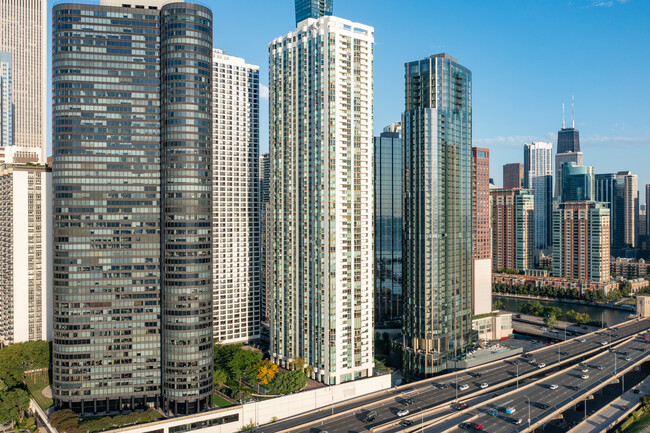 The Park Shore Condomiums in Chicago, IL - Building Photo - Building Photo