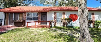 502 W Hal McRae Blvd in Avon Park, FL - Building Photo