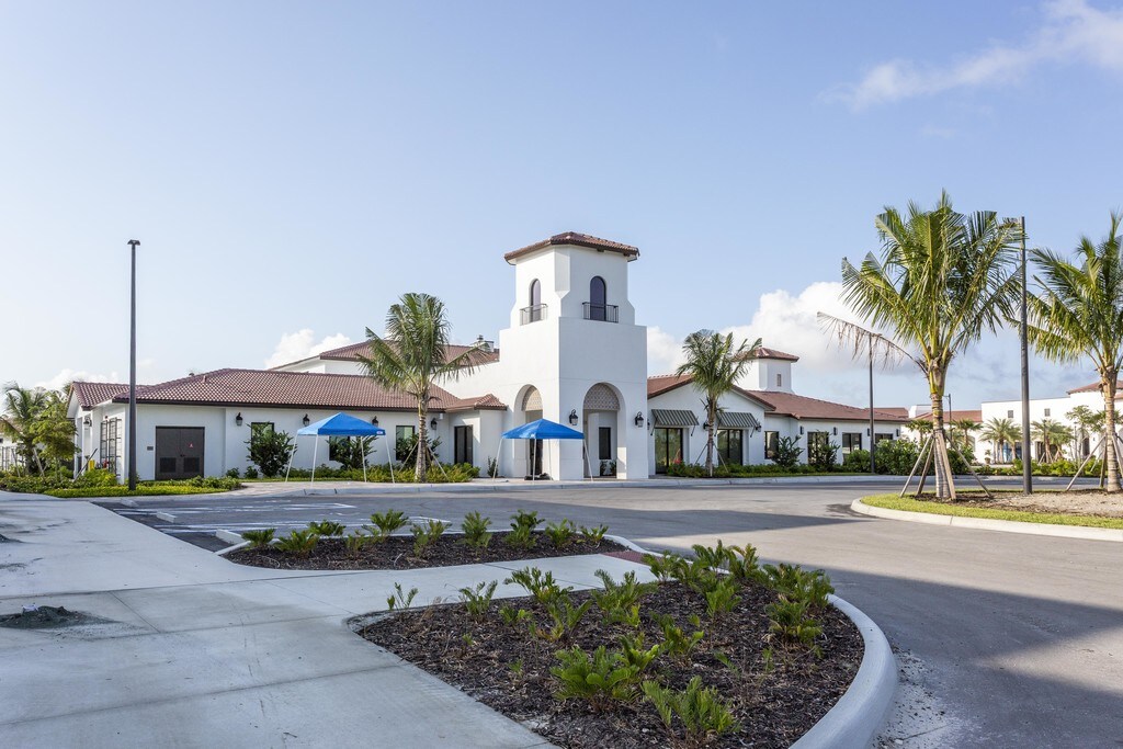 Residences at University Village Apartments in Ft. Myers, FL ...