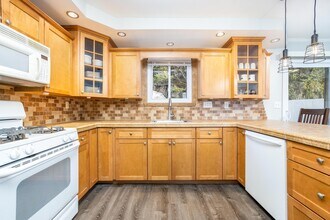 15 Lake Dr in Berlin, CT - Building Photo - Building Photo