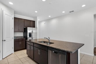 689 Meadow Pointe Dr in Haines City, FL - Building Photo - Building Photo