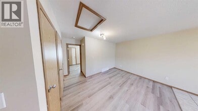 9225-9293 93 Ave in Grande Prairie, AB - Building Photo - Building Photo