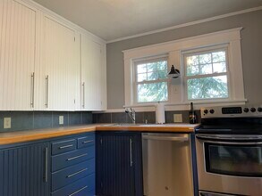 93 School St, Unit 1 in Lebanon, NH - Building Photo - Building Photo