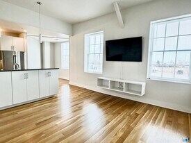 60 Willow St in Stonington, CT - Building Photo