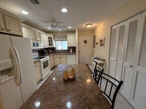 1648 Stickney Point Rd in Sarasota, FL - Building Photo - Building Photo