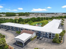 44199 US-27, Unit 106 Single Room in Davenport, FL - Building Photo