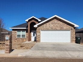 3816 Lockhaven Dr in Clovis, NM - Building Photo