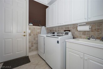 4248 Kensington High St in Naples, FL - Foto de edificio - Building Photo