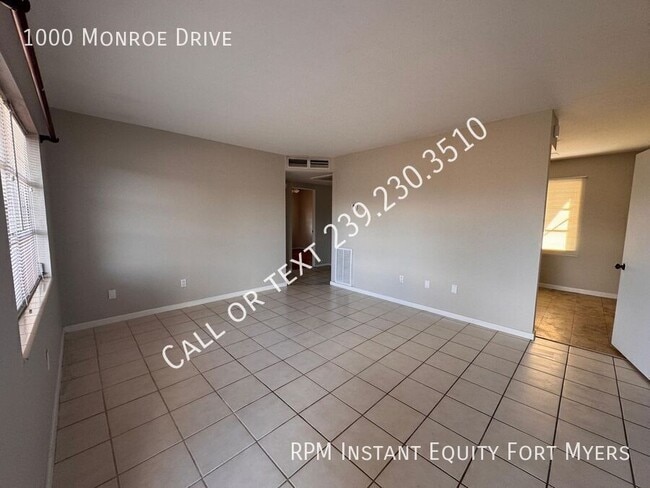 1000 Monroe Dr in Lehigh Acres, FL - Building Photo - Building Photo