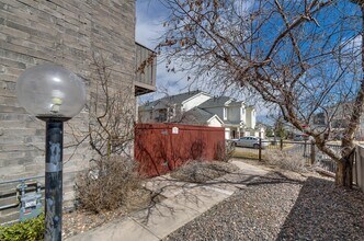 1152 S Yosemite Way in Denver, CO - Building Photo - Building Photo