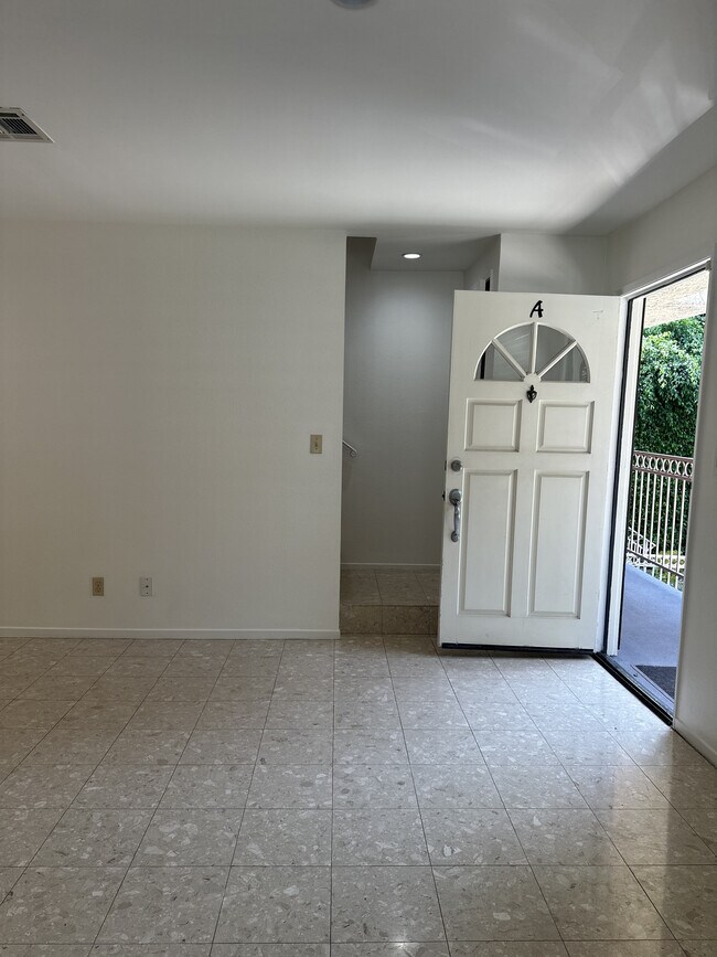 308 E Valencia Ave in Burbank, CA - Building Photo - Building Photo