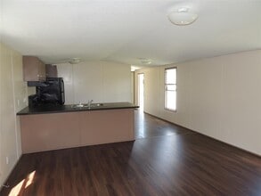 115 Geerts St in Trinity, TX - Foto de edificio - Building Photo