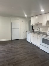 701 Academy Rd in Catonsville, MD - Foto de edificio - Building Photo