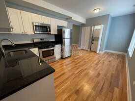 1644 W Pratt Blvd in Chicago, IL - Building Photo