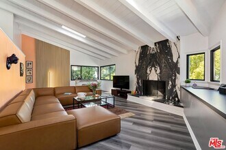 3141 Lake Hollywood Dr in Los Angeles, CA - Building Photo - Building Photo