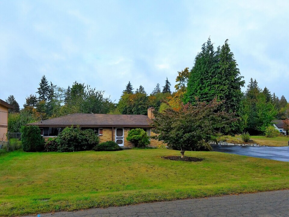 4460 SE Orchard Ln in Port Orchard, WA - Building Photo