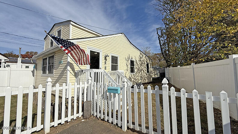 308 Marz Way in Keyport, NJ - Foto de edificio