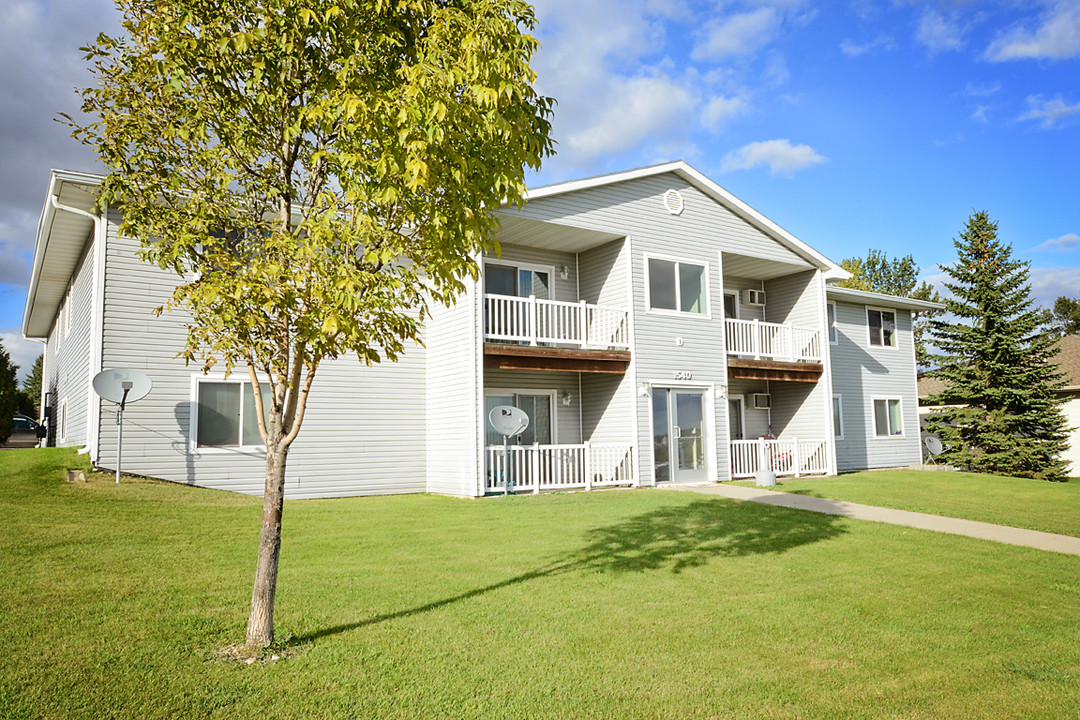 Terrace Pointe in Minot, ND - Building Photo