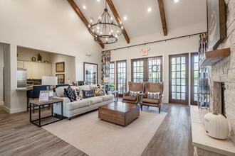 Eaglebrook in Mont Belvieu, TX - Building Photo - Interior Photo