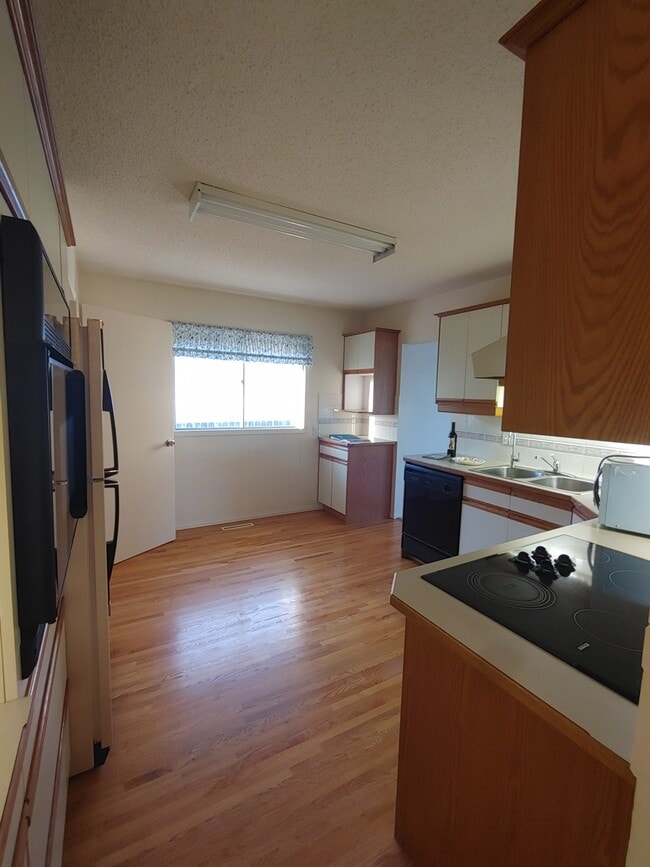 property at 128 Gainsborough Dr SW