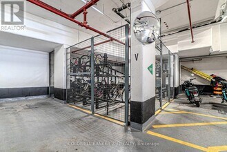 2433 Dufferin St in Toronto, ON - Building Photo - Building Photo