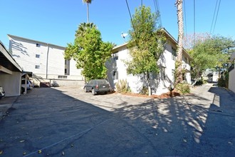 1430 Rock Glen Ave in Glendale, CA - Foto de edificio - Building Photo