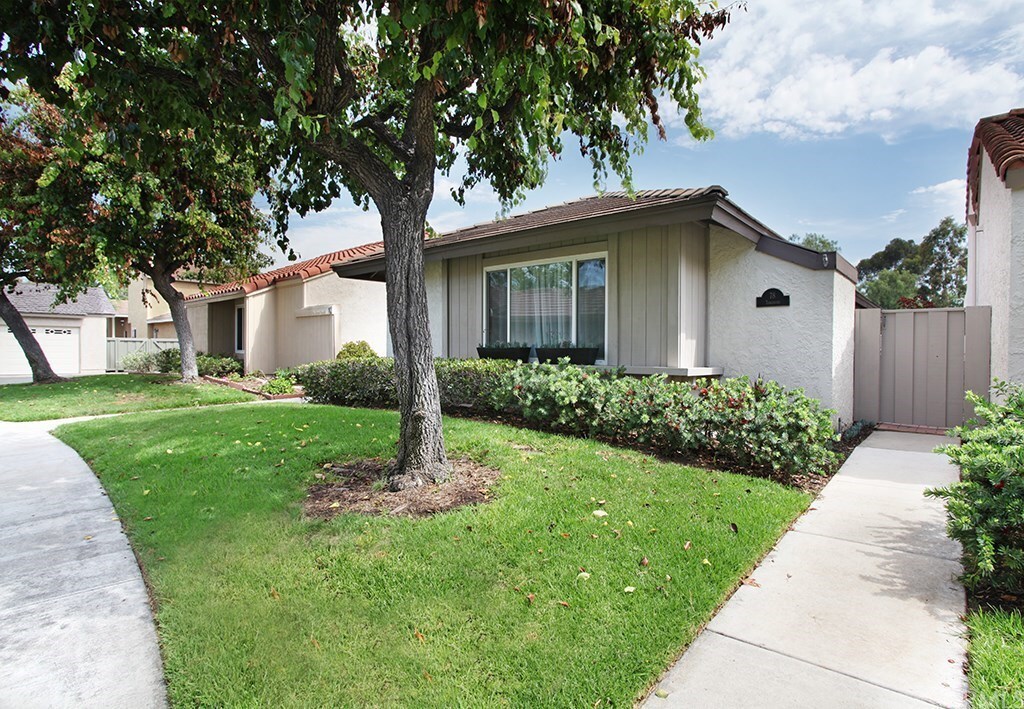 78 Tangerine in Irvine, CA - Foto de edificio