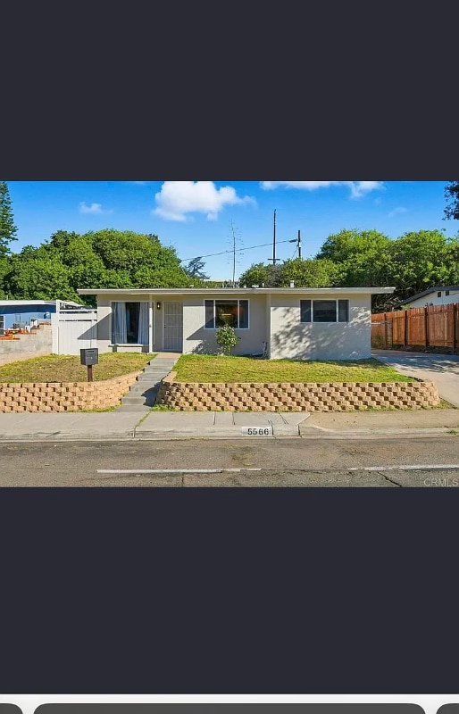 5566 Streamview Dr in San Diego, CA - Building Photo - Building Photo