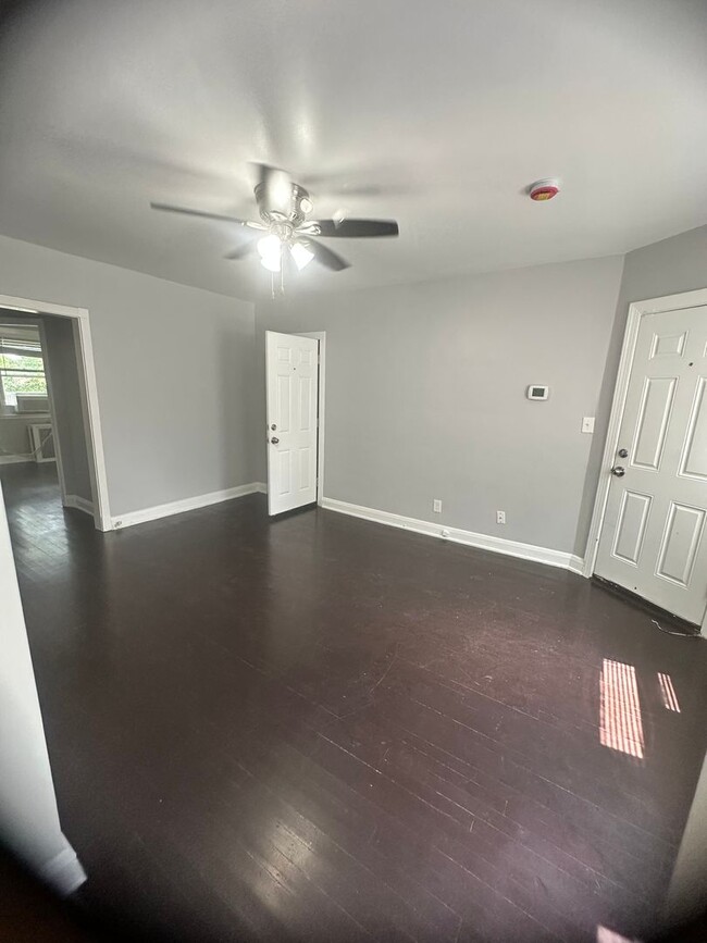 918 St Dunstans Rd in Baltimore, MD - Building Photo - Building Photo