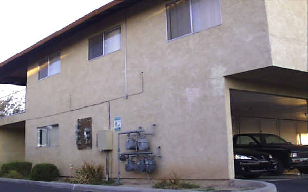 1251 Barstow Rd in Barstow, CA - Foto de edificio - Building Photo