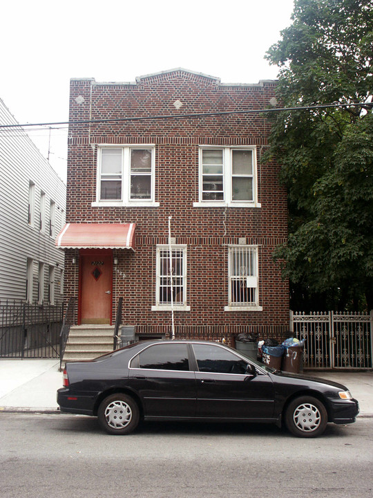 2122 Blackrock Ave in Bronx, NY - Building Photo