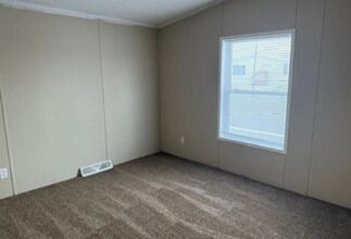 402 Hunt Club Dr in Grand Blanc, MI - Foto de edificio - Building Photo