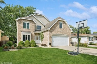 573 Babcock Ave in Elmhurst, IL - Building Photo