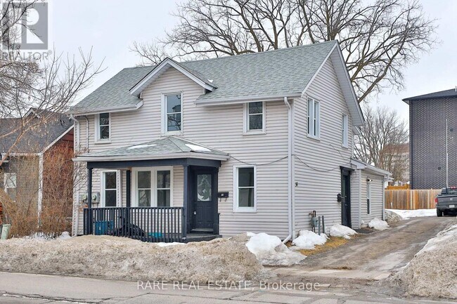 38 Brock St W