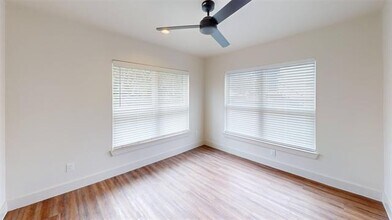 5750 Marquita Ave in Dallas, TX - Foto de edificio - Building Photo