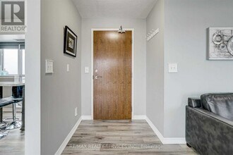 215 Queen St E in Brampton, ON - Building Photo - Building Photo