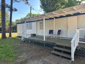 9578 Darkwood St in Willis, TX - Building Photo