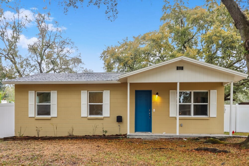 3014 N Pineway Dr in Plant City, FL - Foto de edificio