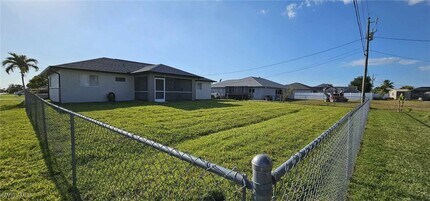 137 SE 4th Ave in Cape Coral, FL - Building Photo - Building Photo