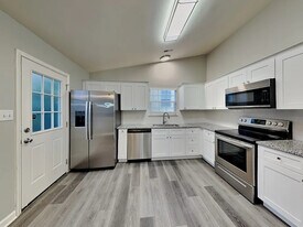 302 Graham Meadow Dr in Charlotte, NC - Building Photo