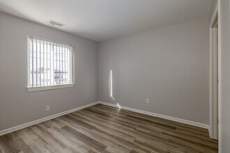 Fountain West Apartments in Trenton, MI - Foto de edificio - Interior Photo